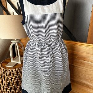 Malvin Black and White Midi Sundress with Sleeveless Design and Crew Neck